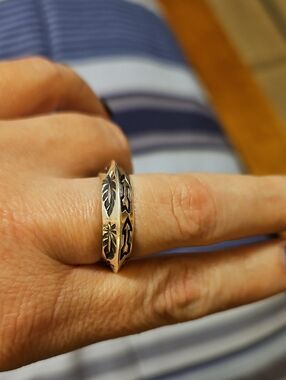 Sterling Silver Feather And Arrow Pattern Women's Ring in Silver
